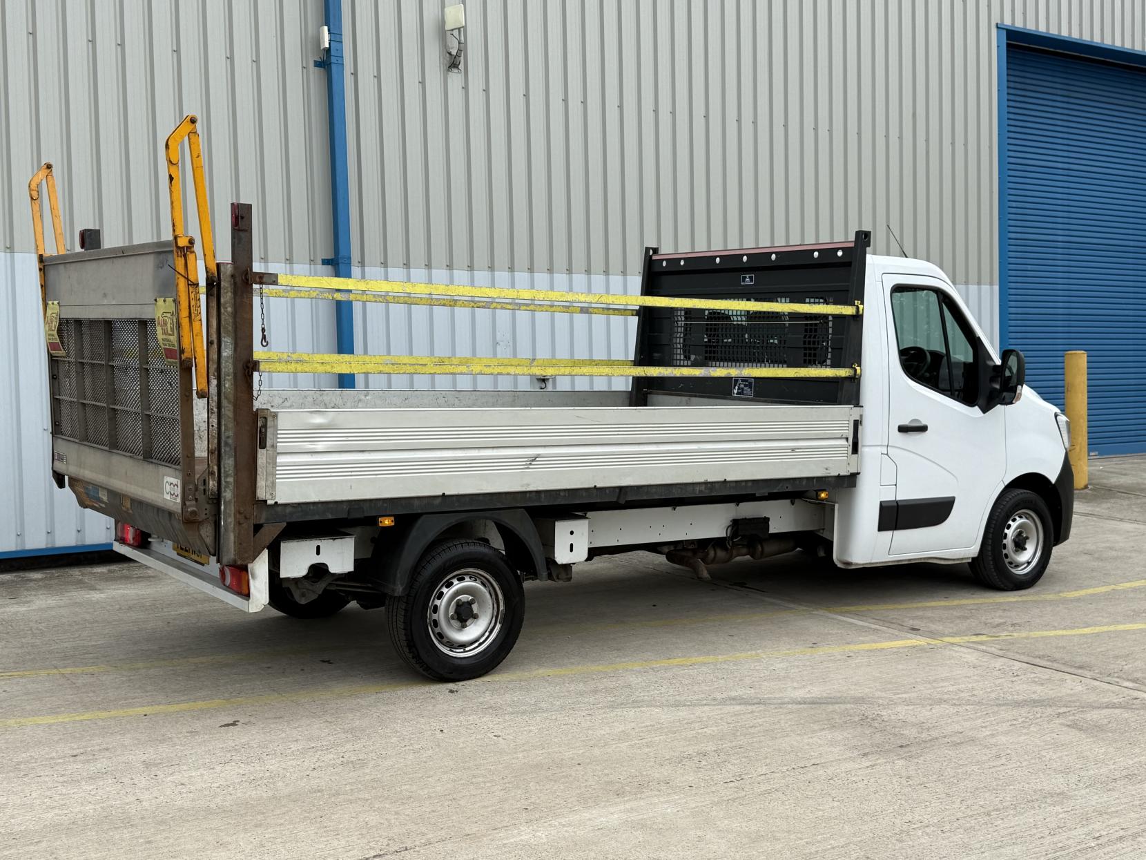 Renault Master 2.3 dCi 35 Business Dropside 2dr Diesel Manual RWD LWB Euro 6 (Rear Corner Pillars) (130 ps)