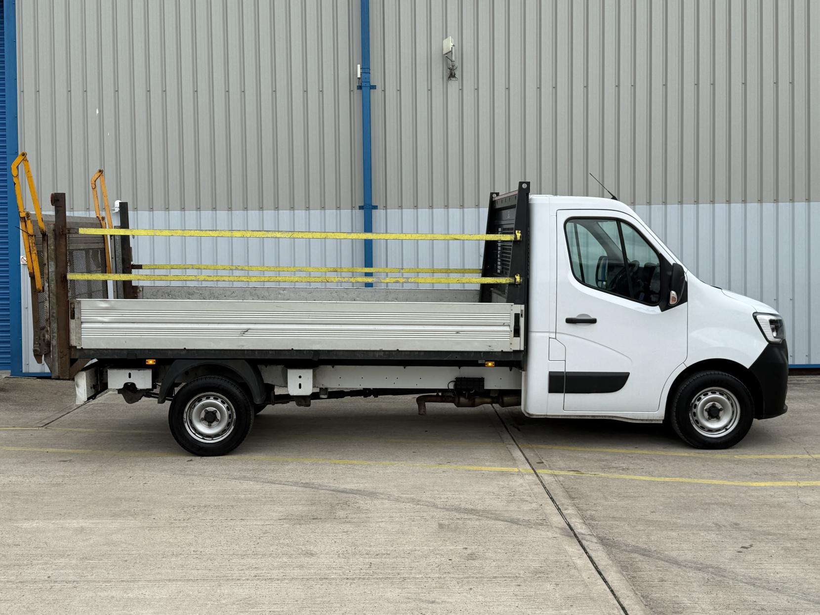 Renault Master 2.3 dCi 35 Business Dropside 2dr Diesel Manual RWD LWB Euro 6 (Rear Corner Pillars) (130 ps)