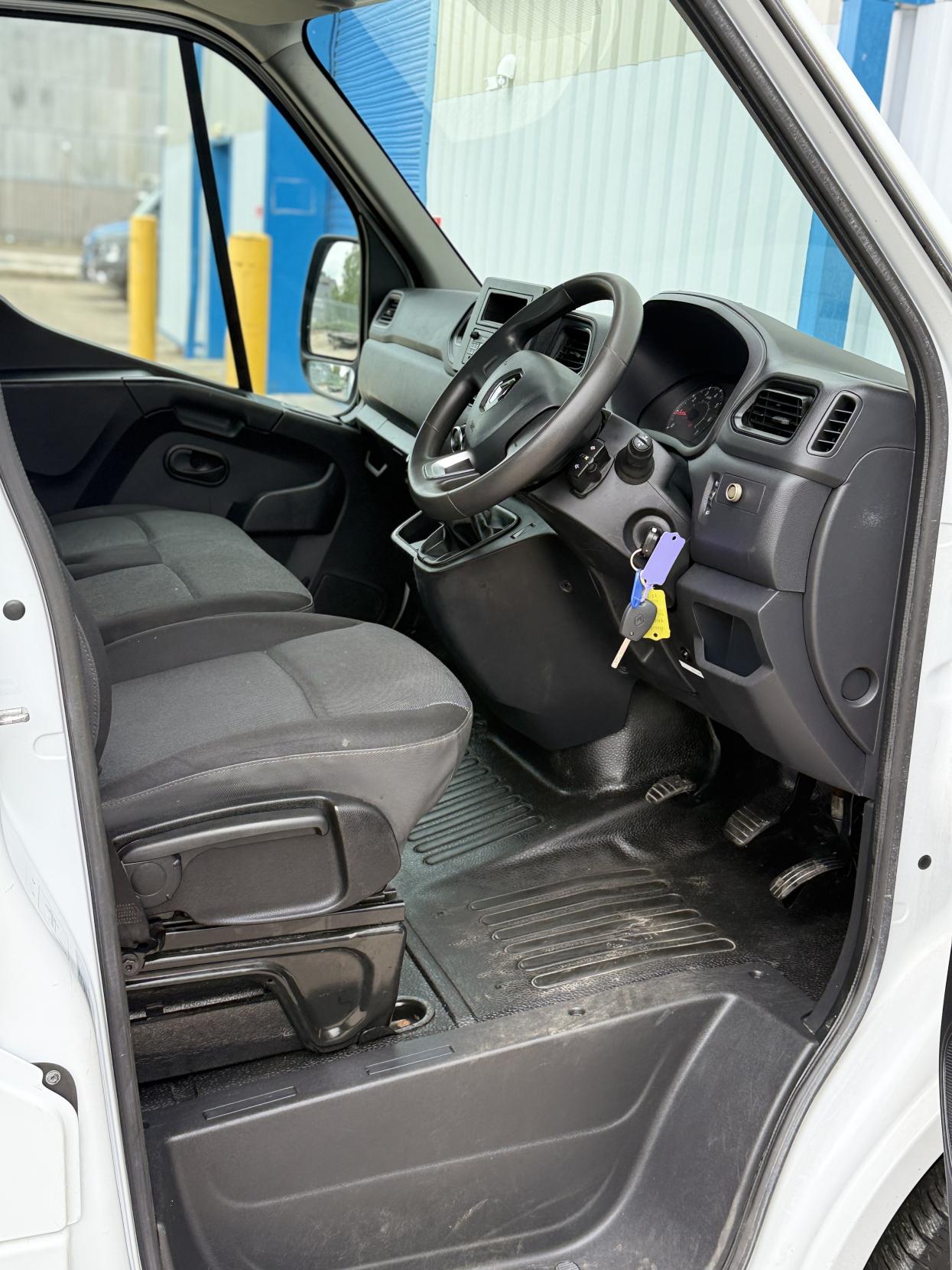 Renault Master 2.3 dCi 35 Business Dropside 2dr Diesel Manual RWD LWB Euro 6 (Rear Corner Pillars) (130 ps)
