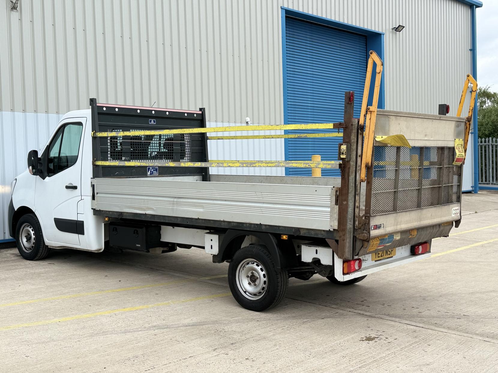 Renault Master 2.3 dCi 35 Business Dropside 2dr Diesel Manual RWD LWB Euro 6 (Rear Corner Pillars) (130 ps)