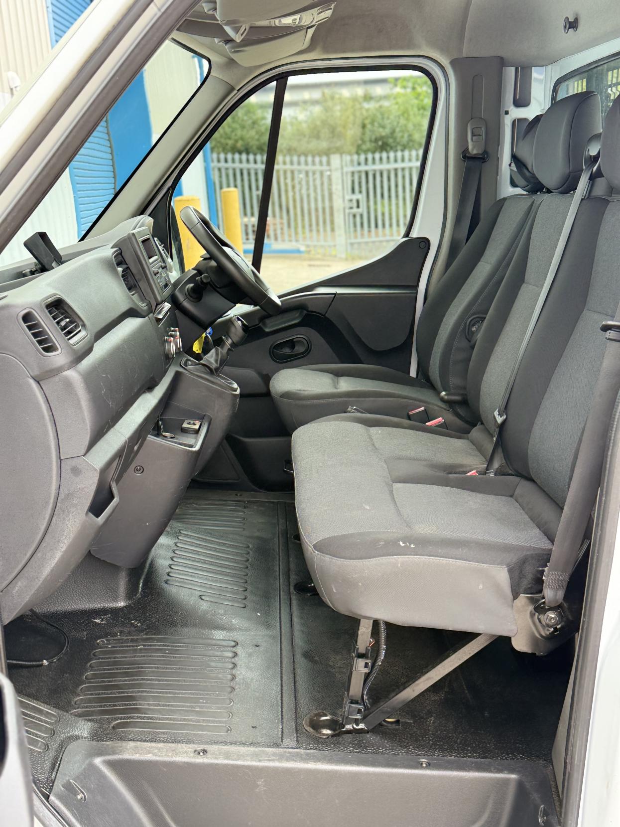 Renault Master 2.3 dCi 35 Business Dropside 2dr Diesel Manual RWD LWB Euro 6 (Rear Corner Pillars) (130 ps)