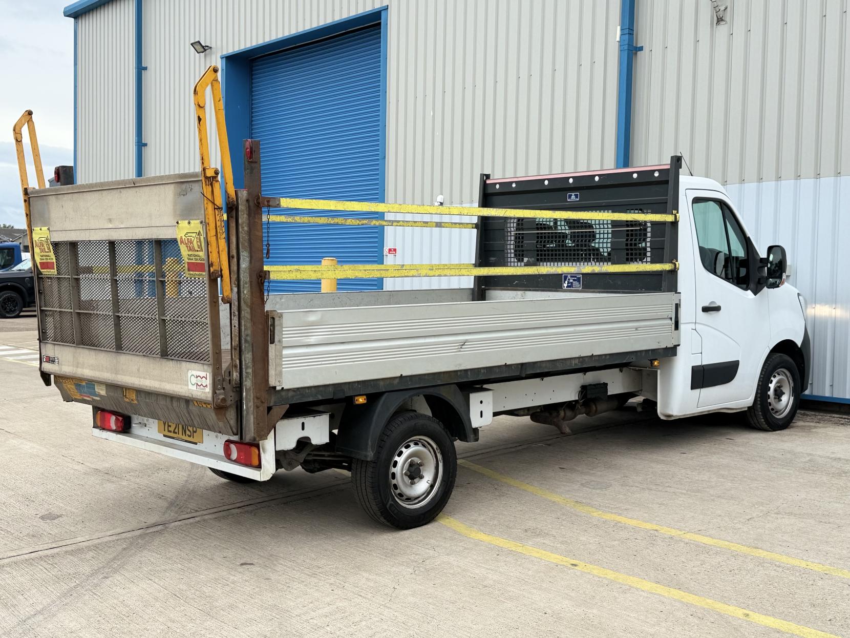 Renault Master 2.3 dCi 35 Business Dropside 2dr Diesel Manual RWD LWB Euro 6 (Rear Corner Pillars) (130 ps)