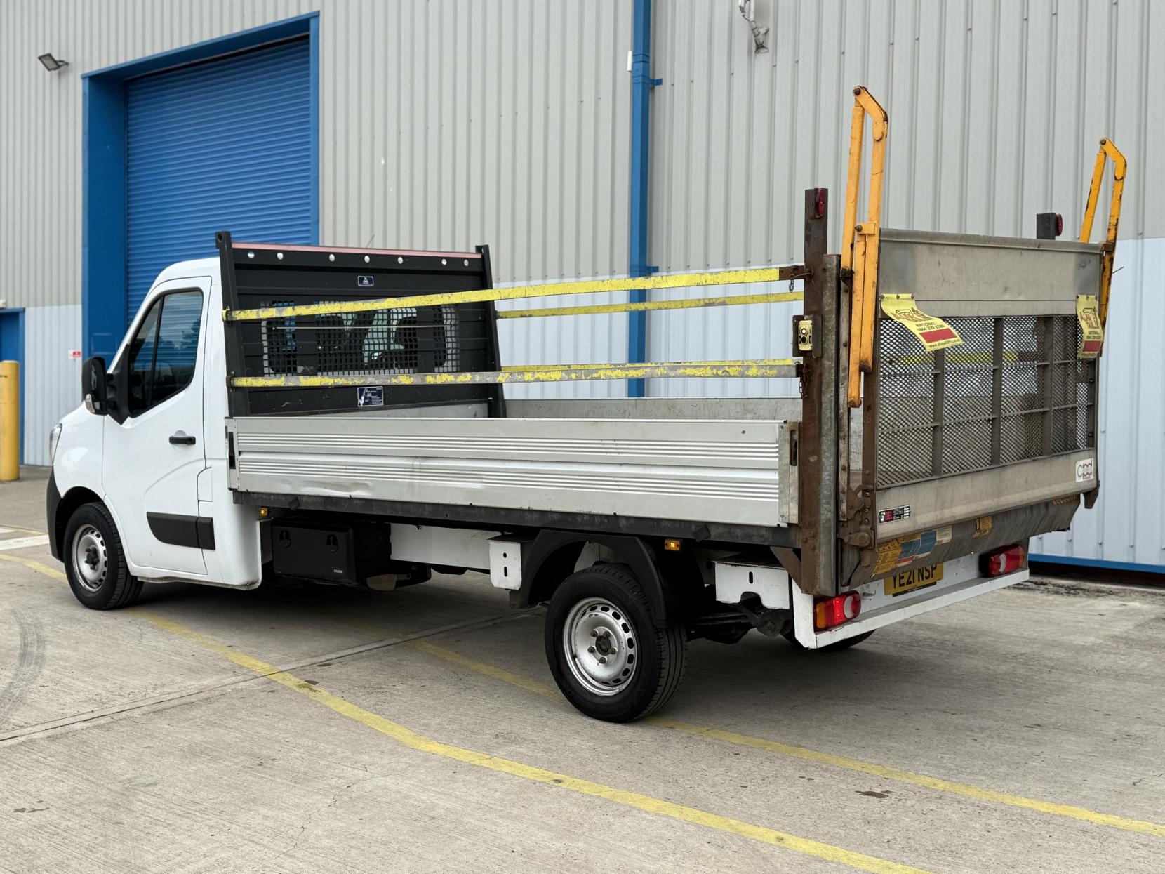 Renault Master 2.3 dCi 35 Business Dropside 2dr Diesel Manual RWD LWB Euro 6 (Rear Corner Pillars) (130 ps)