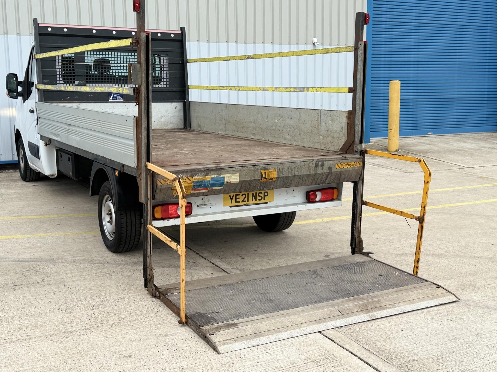 Renault Master 2.3 dCi 35 Business Dropside 2dr Diesel Manual RWD LWB Euro 6 (Rear Corner Pillars) (130 ps)