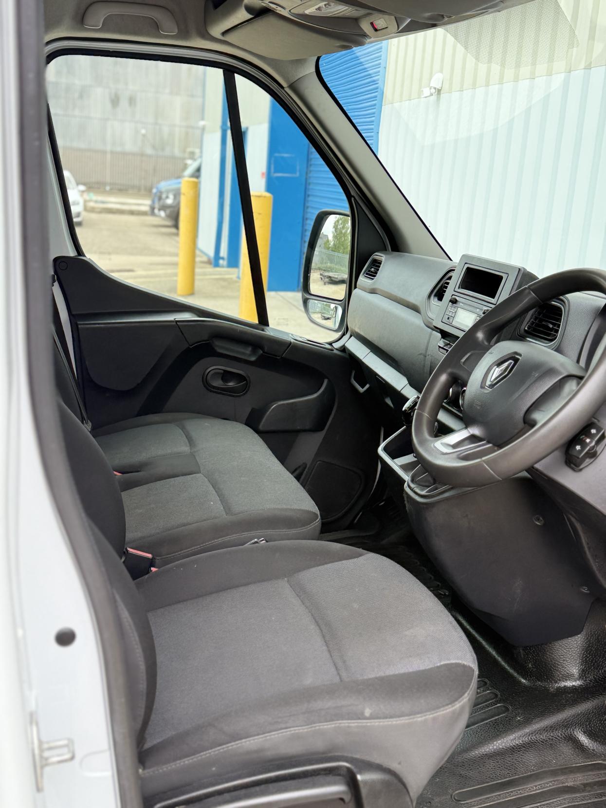 Renault Master 2.3 dCi 35 Business Dropside 2dr Diesel Manual RWD LWB Euro 6 (Rear Corner Pillars) (130 ps)