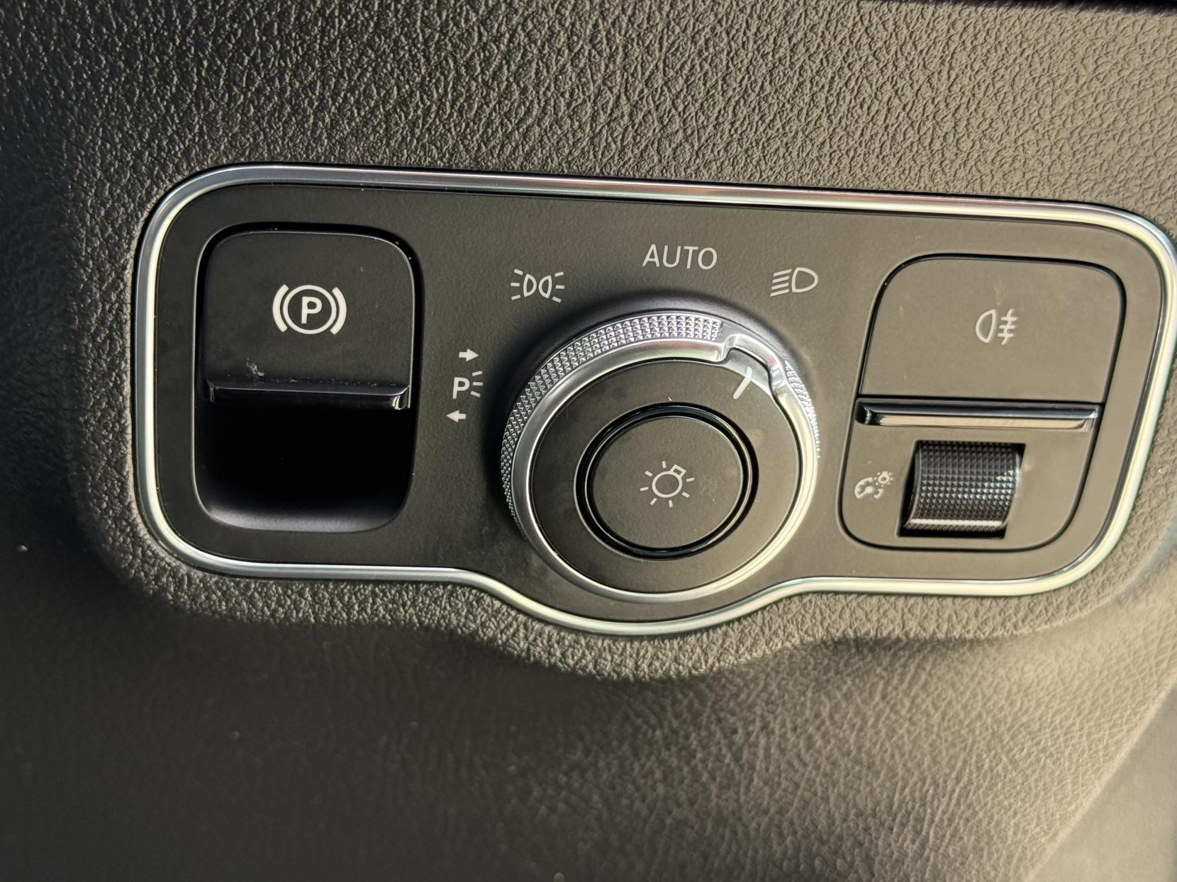 Mercedes-Benz EQA EQA 250 66.5kWh AMG Line (Premium) SUV 5dr Electric Auto (190 ps)