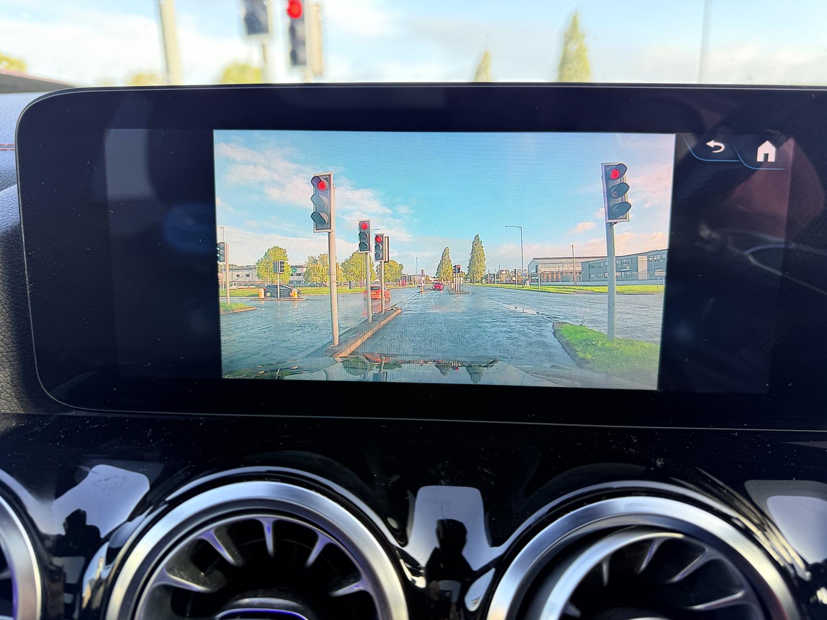 Mercedes-Benz EQA EQA 250 66.5kWh AMG Line (Premium) SUV 5dr Electric Auto (190 ps)