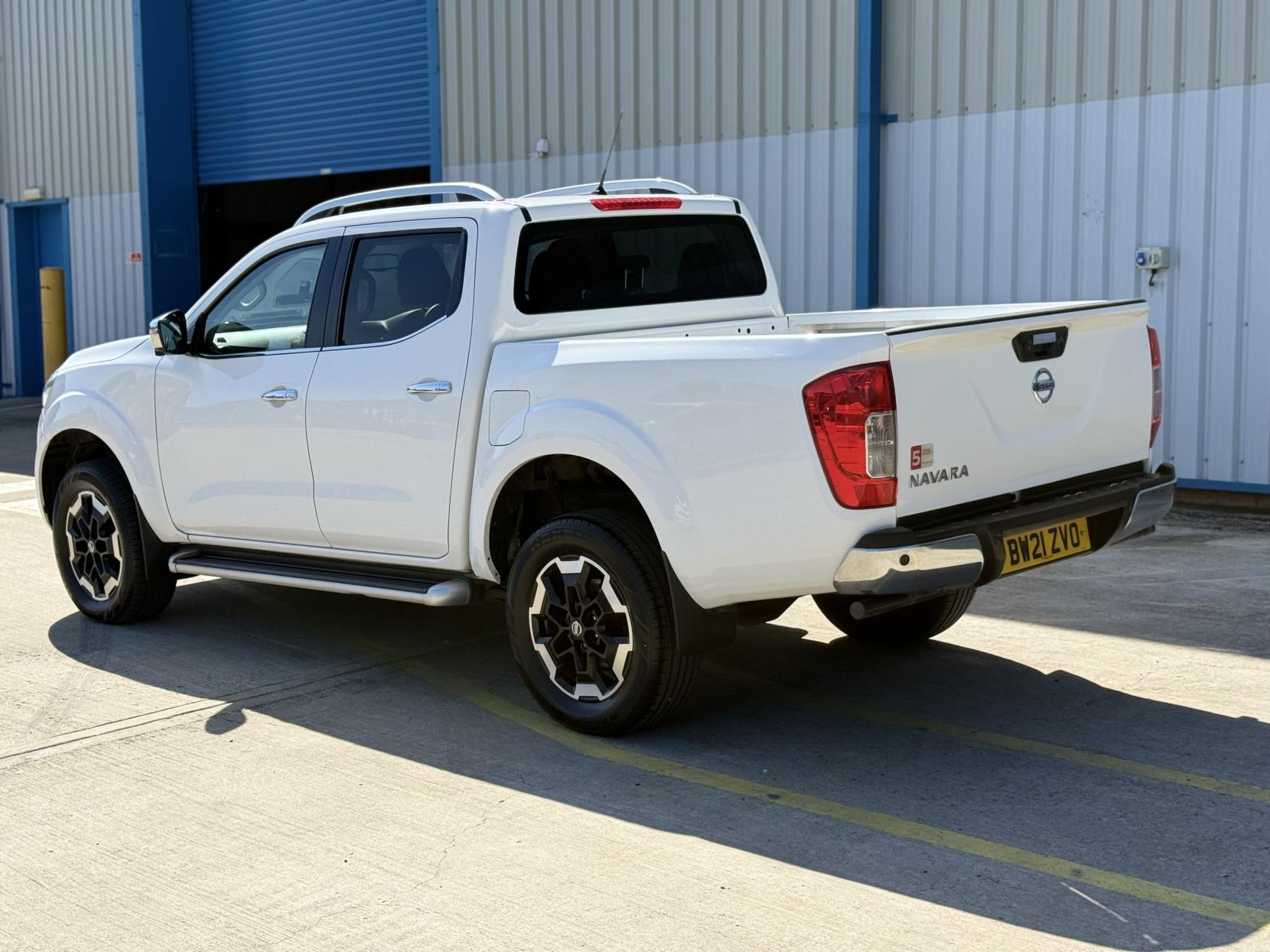 Nissan Navara 2.3 dCi Tekna Pickup Double Cab 4dr Diesel Manual 4WD Euro 6 (s/s) (190 ps)