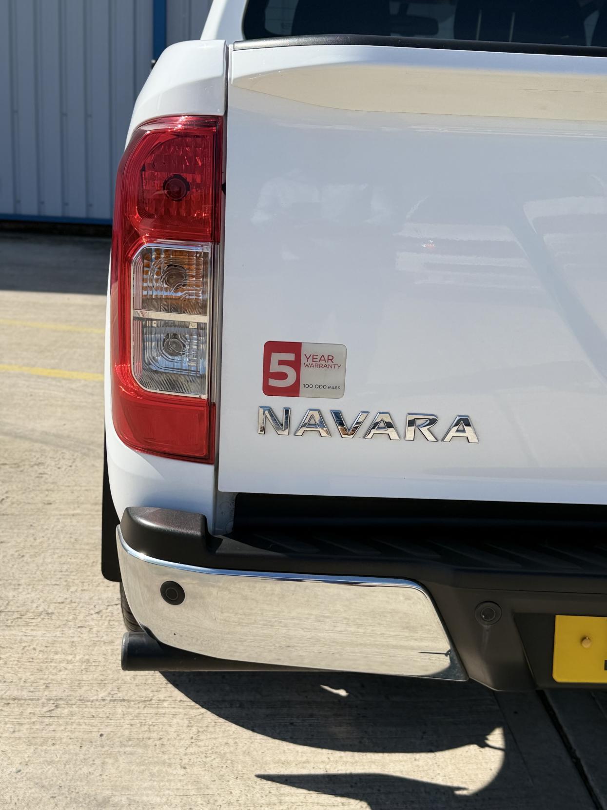 Nissan Navara 2.3 dCi Tekna Pickup Double Cab 4dr Diesel Manual 4WD Euro 6 (s/s) (190 ps)
