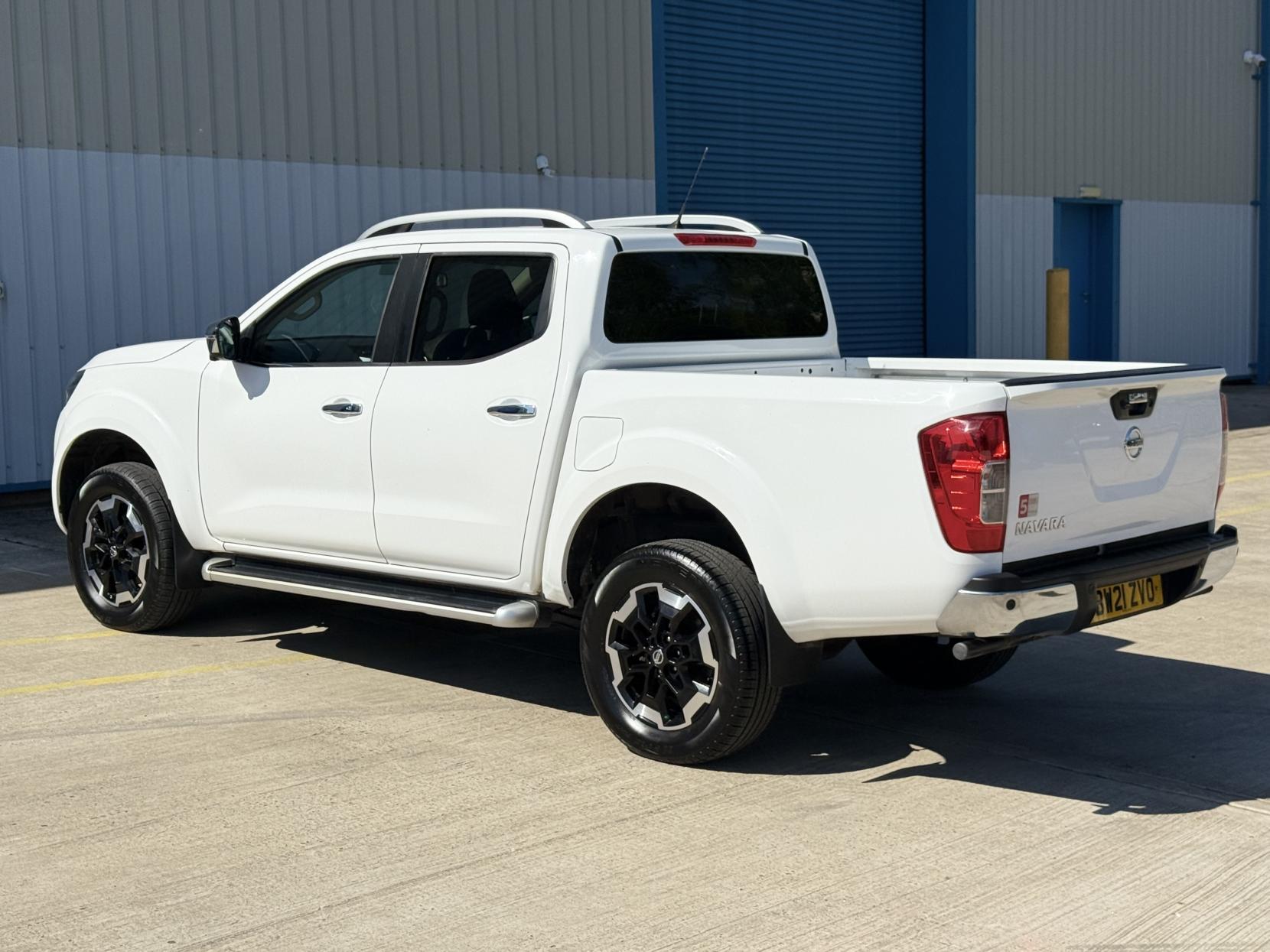Nissan Navara 2.3 dCi Tekna Pickup Double Cab 4dr Diesel Manual 4WD Euro 6 (s/s) (190 ps)