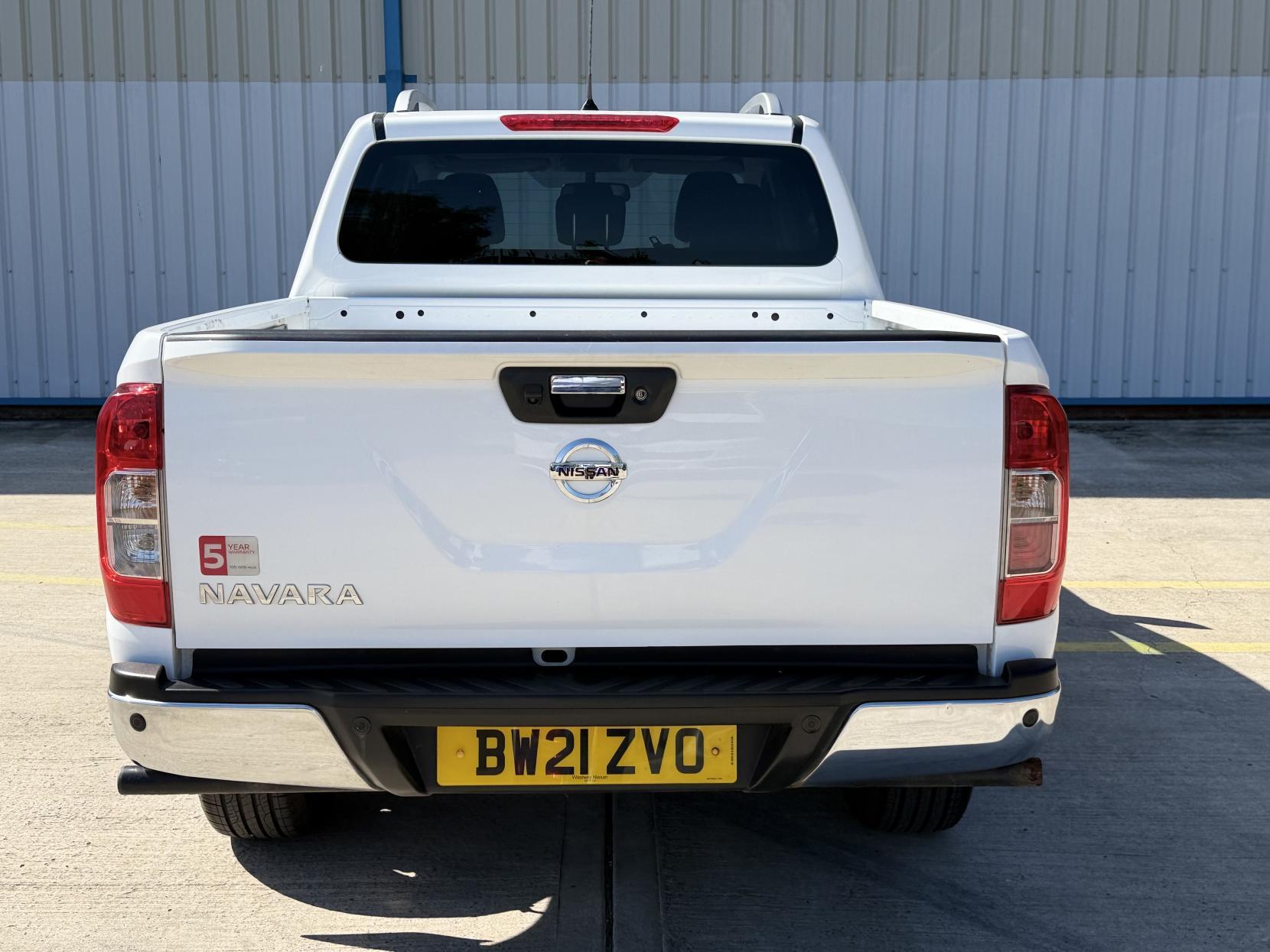 Nissan Navara 2.3 dCi Tekna Pickup Double Cab 4dr Diesel Manual 4WD Euro 6 (s/s) (190 ps)