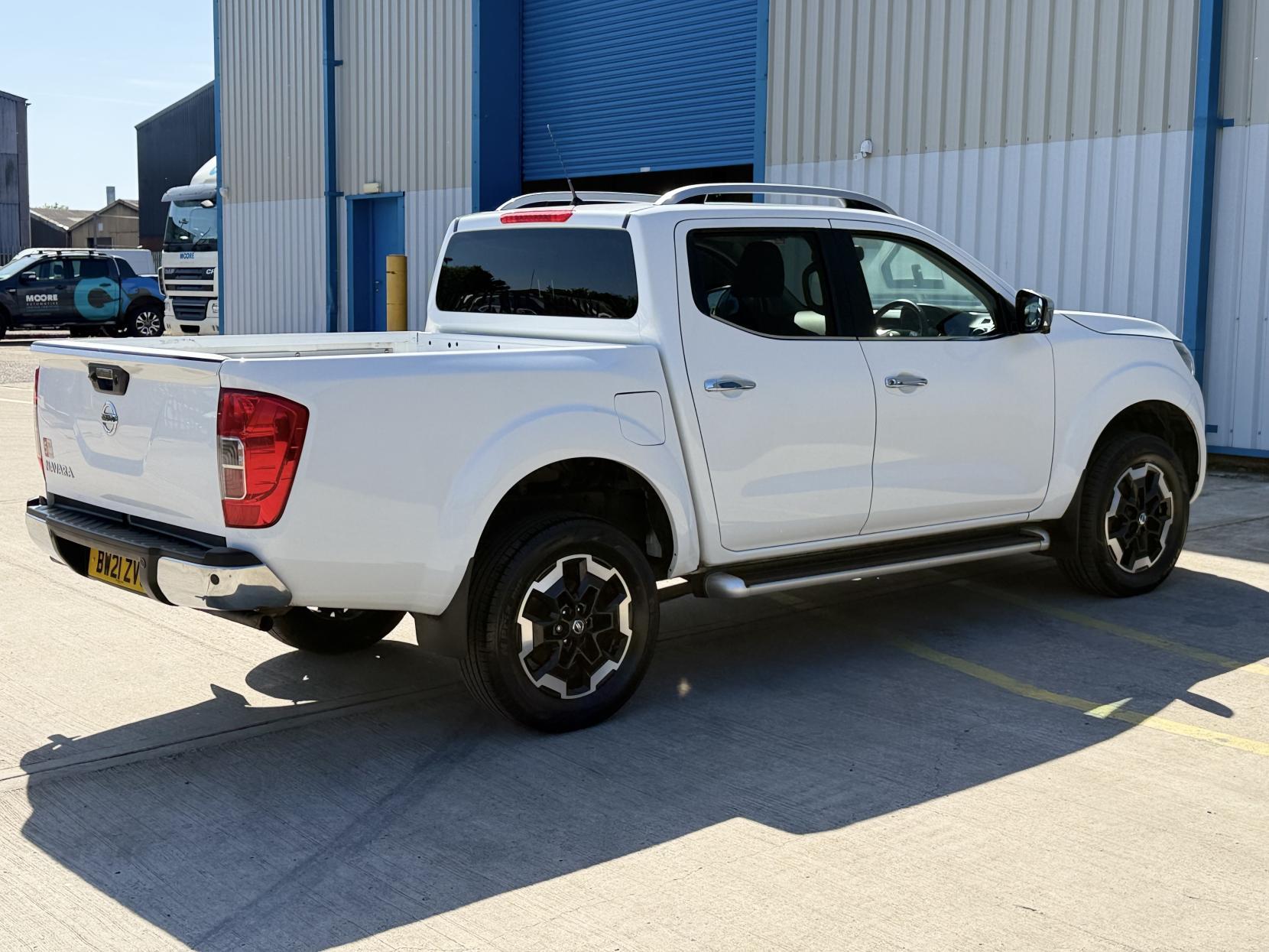 Nissan Navara 2.3 dCi Tekna Pickup Double Cab 4dr Diesel Manual 4WD Euro 6 (s/s) (190 ps)