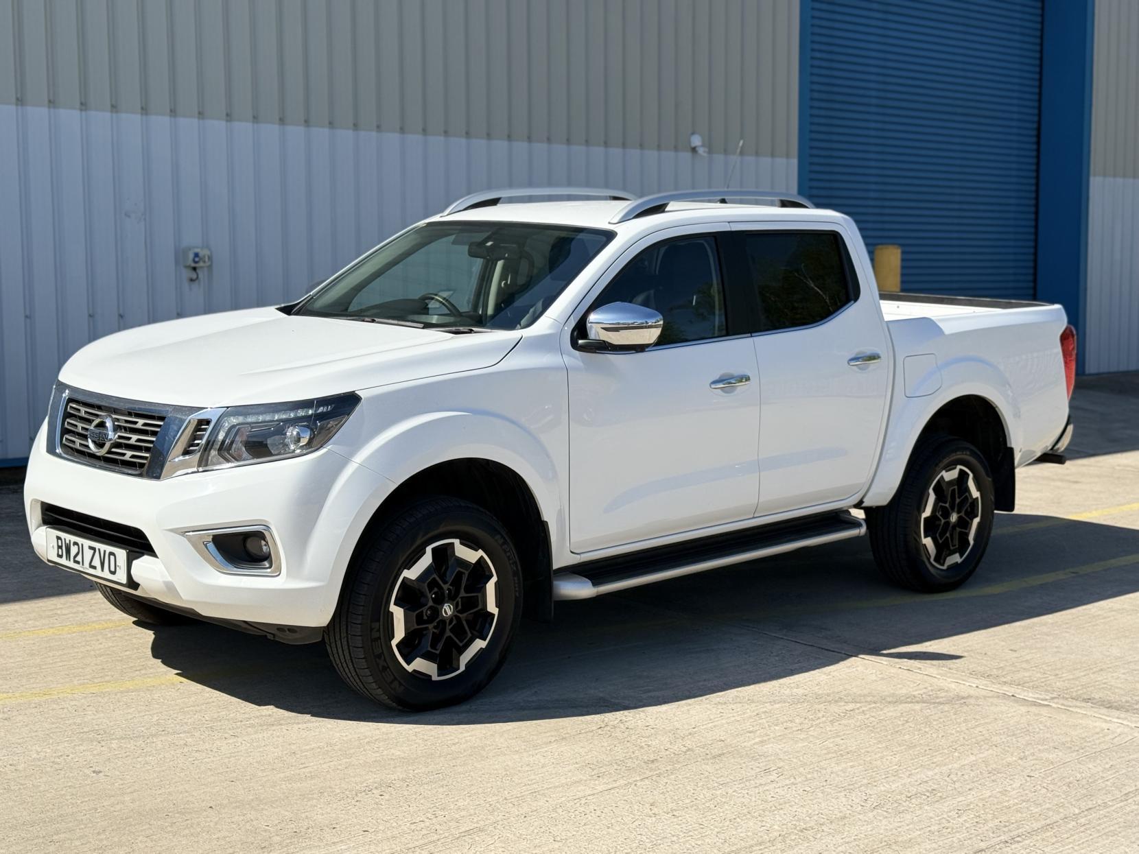Nissan Navara 2.3 dCi Tekna Pickup Double Cab 4dr Diesel Manual 4WD Euro 6 (s/s) (190 ps)