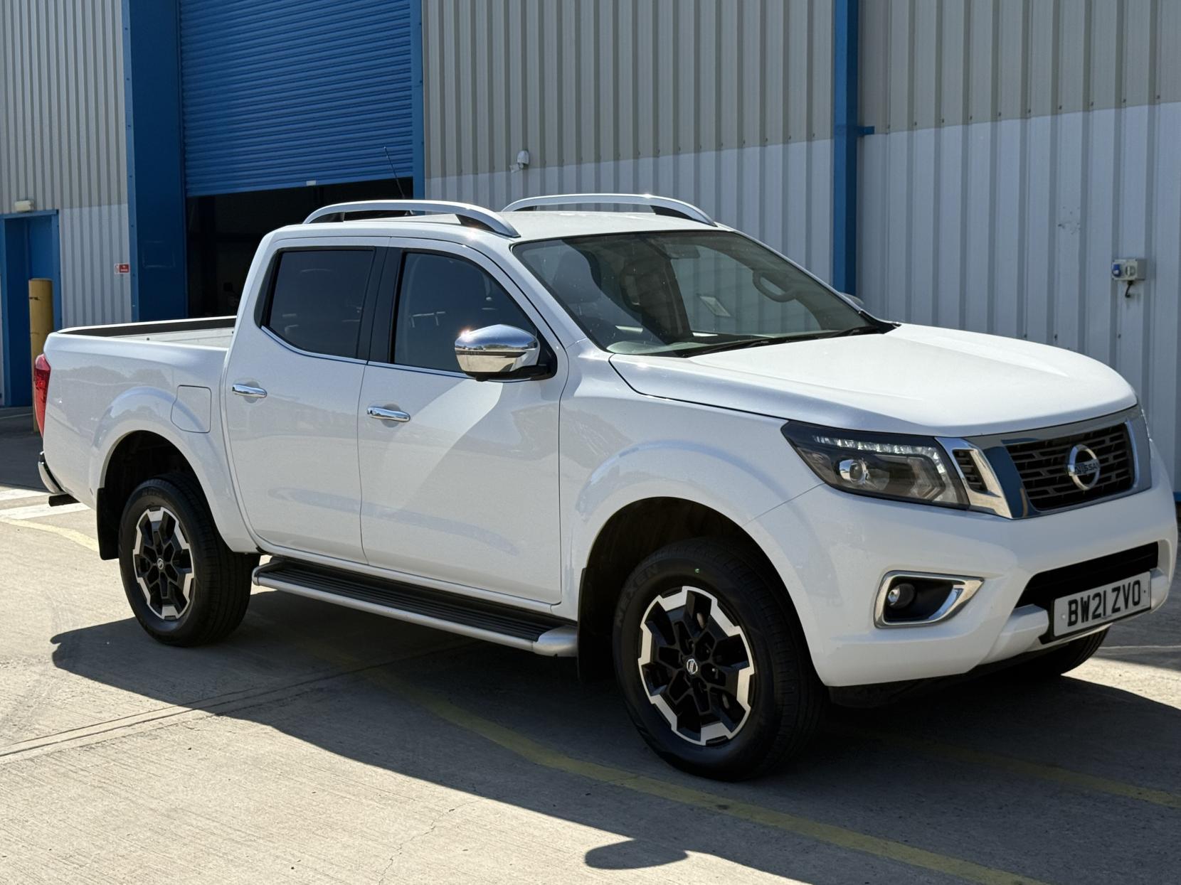 Nissan Navara 2.3 dCi Tekna Pickup Double Cab 4dr Diesel Manual 4WD Euro 6 (s/s) (190 ps)