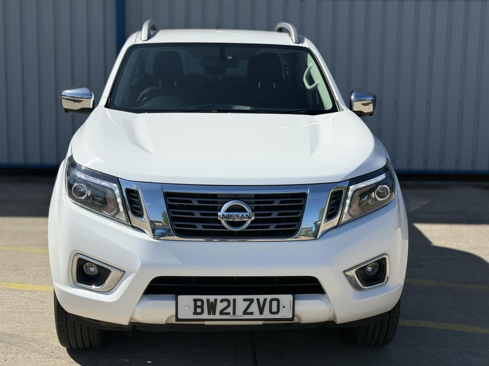 Nissan Navara 2.3 dCi Tekna Pickup Double Cab 4dr Diesel Manual 4WD Euro 6 (s/s) (190 ps)