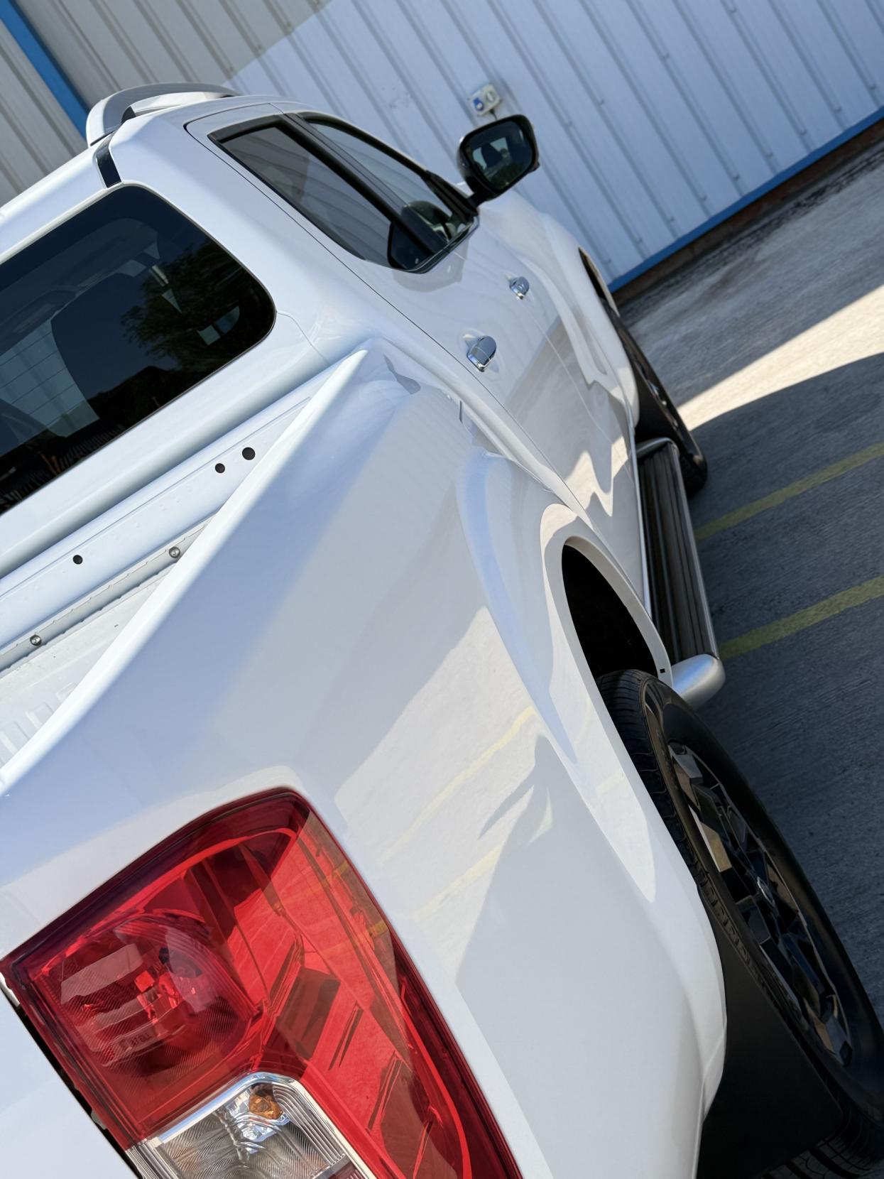Nissan Navara 2.3 dCi Tekna Pickup Double Cab 4dr Diesel Manual 4WD Euro 6 (s/s) (190 ps)