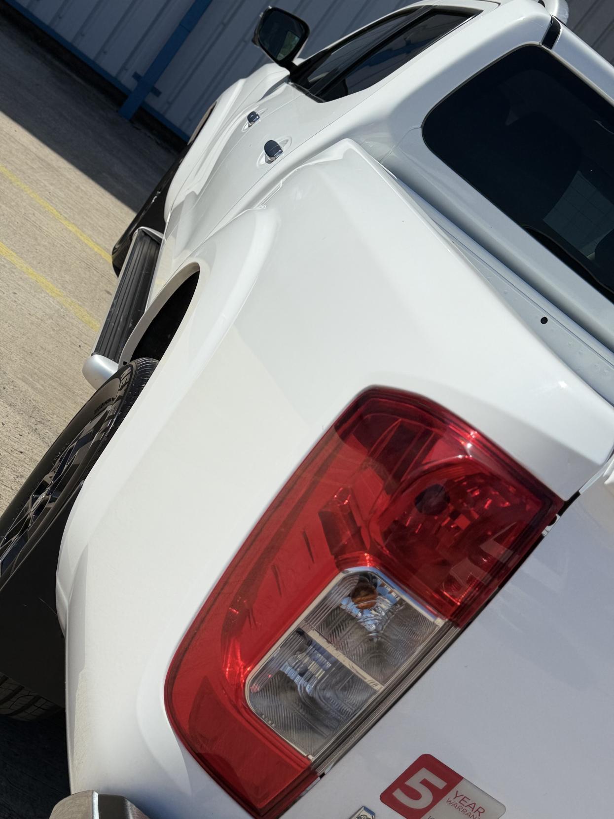 Nissan Navara 2.3 dCi Tekna Pickup Double Cab 4dr Diesel Manual 4WD Euro 6 (s/s) (190 ps)