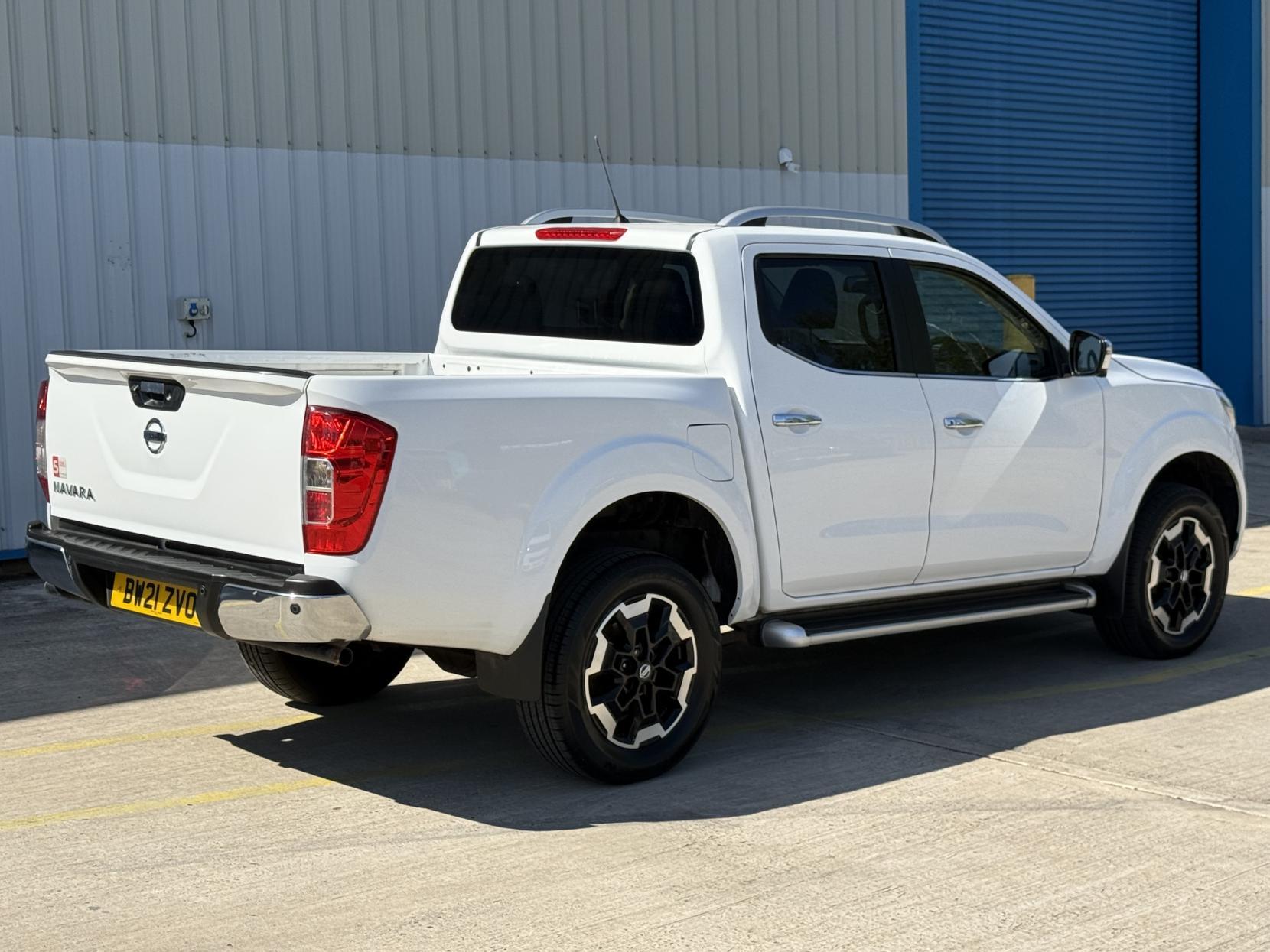 Nissan Navara 2.3 dCi Tekna Pickup Double Cab 4dr Diesel Manual 4WD Euro 6 (s/s) (190 ps)