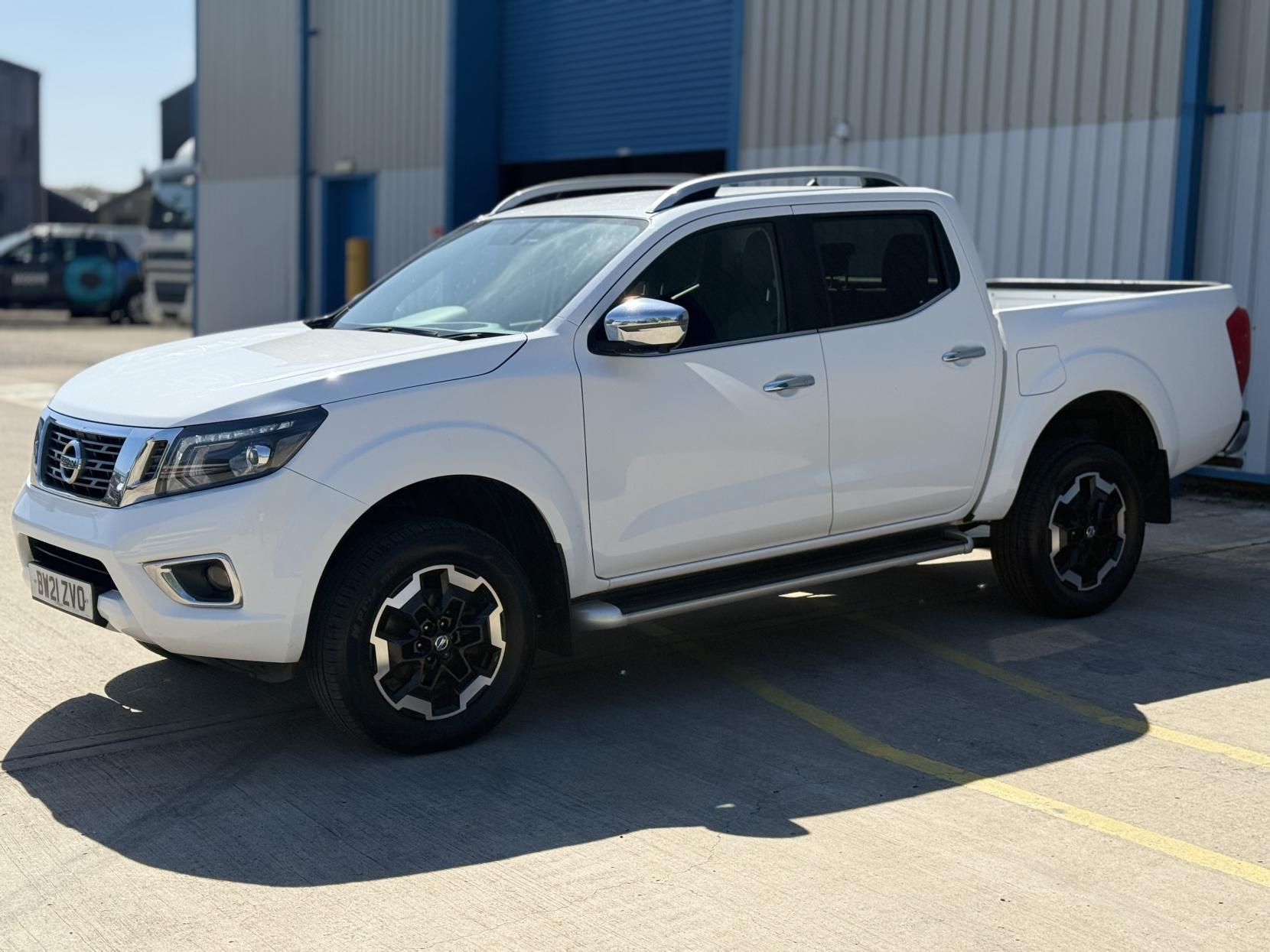 Nissan Navara 2.3 dCi Tekna Pickup Double Cab 4dr Diesel Manual 4WD Euro 6 (s/s) (190 ps)