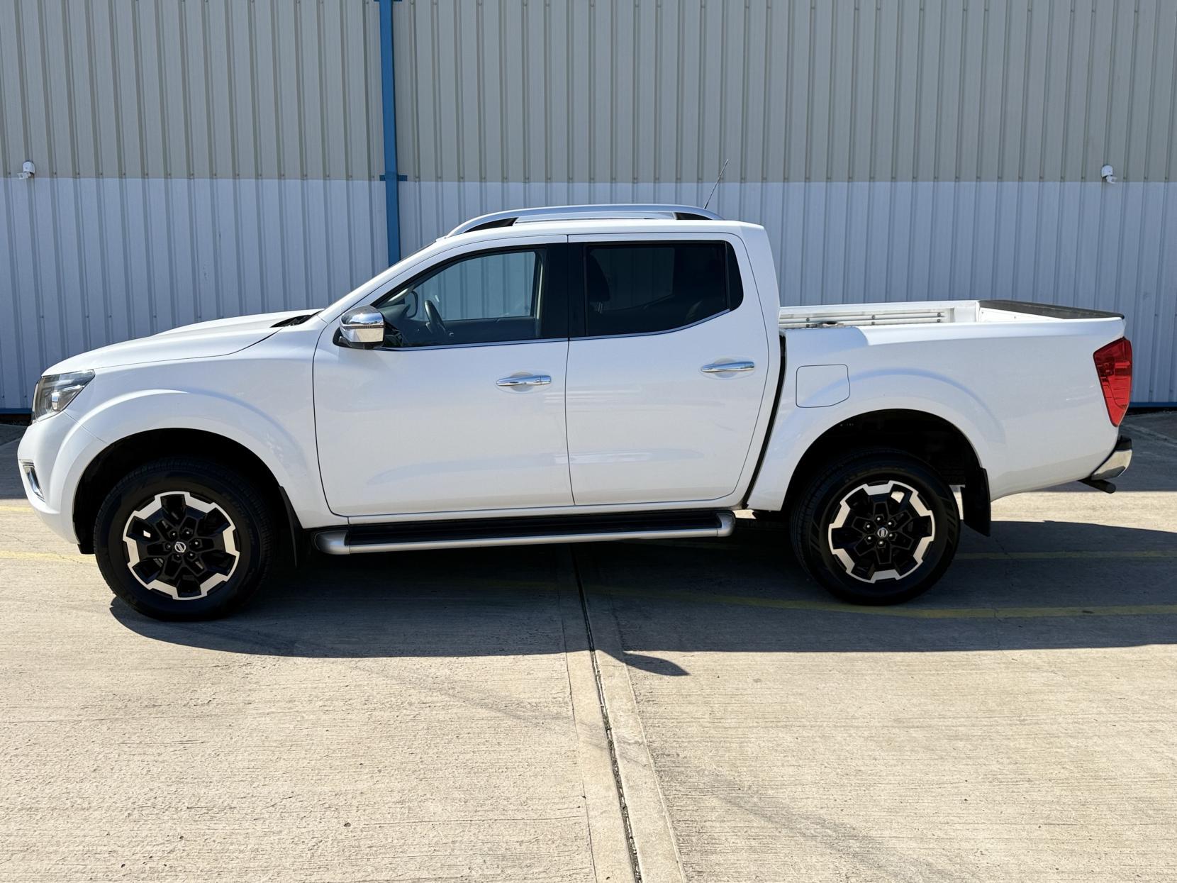 Nissan Navara 2.3 dCi Tekna Pickup Double Cab 4dr Diesel Manual 4WD Euro 6 (s/s) (190 ps)